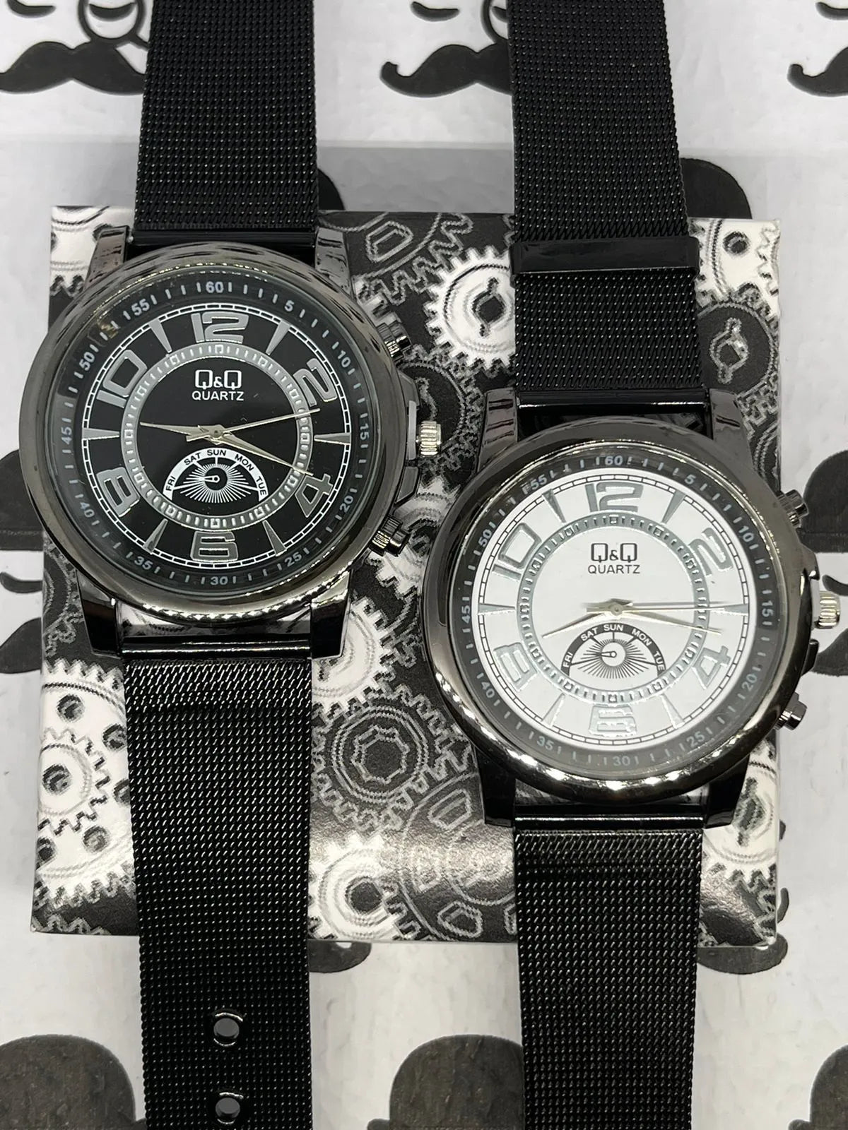 RELOJ Q&Q BLACK AND WHITE